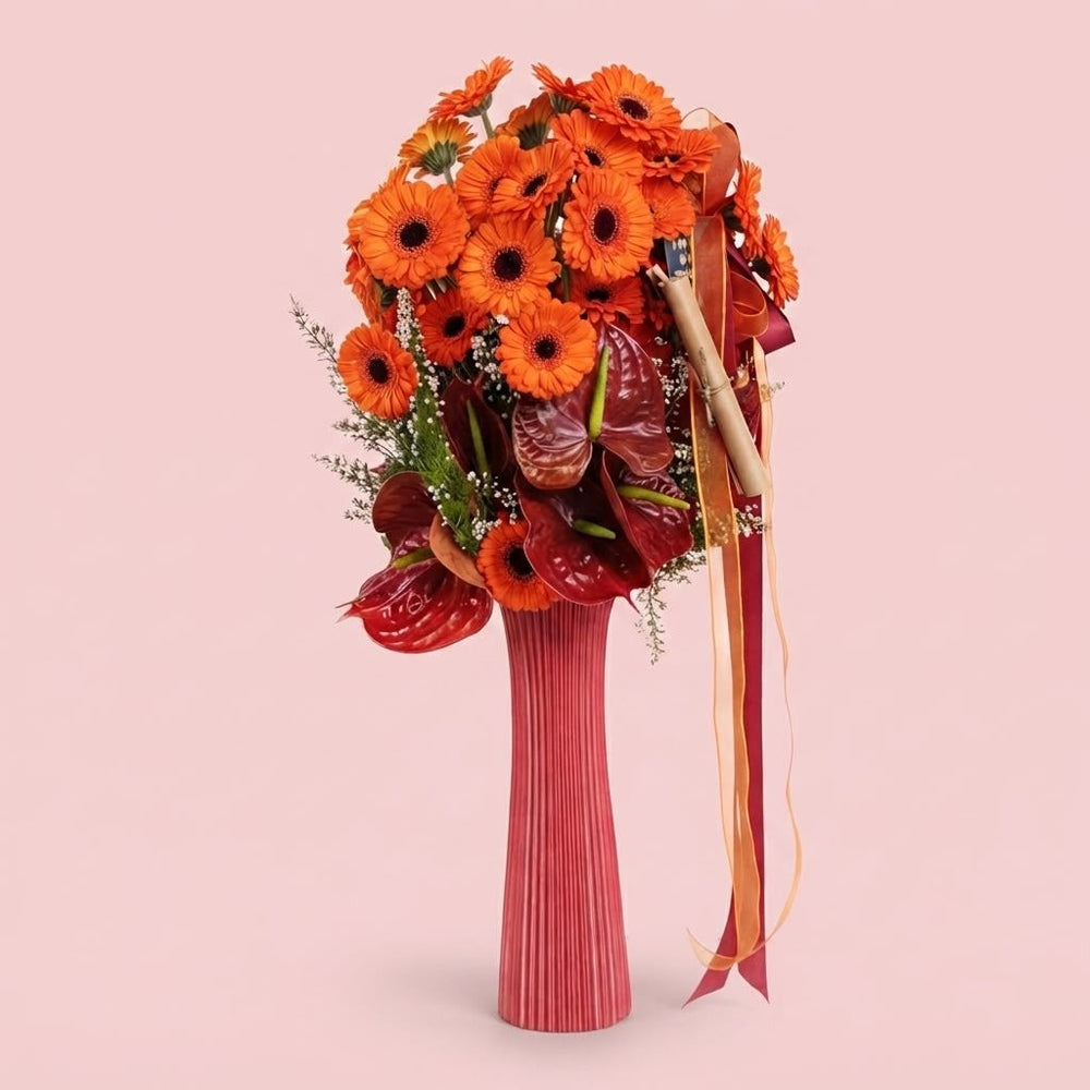 Yivli Vazoda Gerbera ve Antoryum Aranjmanı